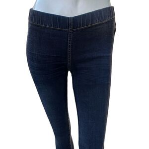 687045....Cello Pull-On Jeans Size Small